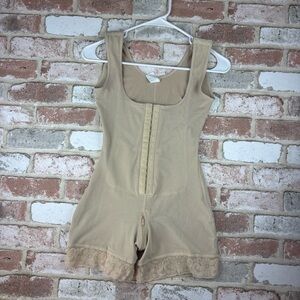 Shapellx Shapewear Body Shaper Open Bust Butt Lifting Women's Tan Size Small EUC